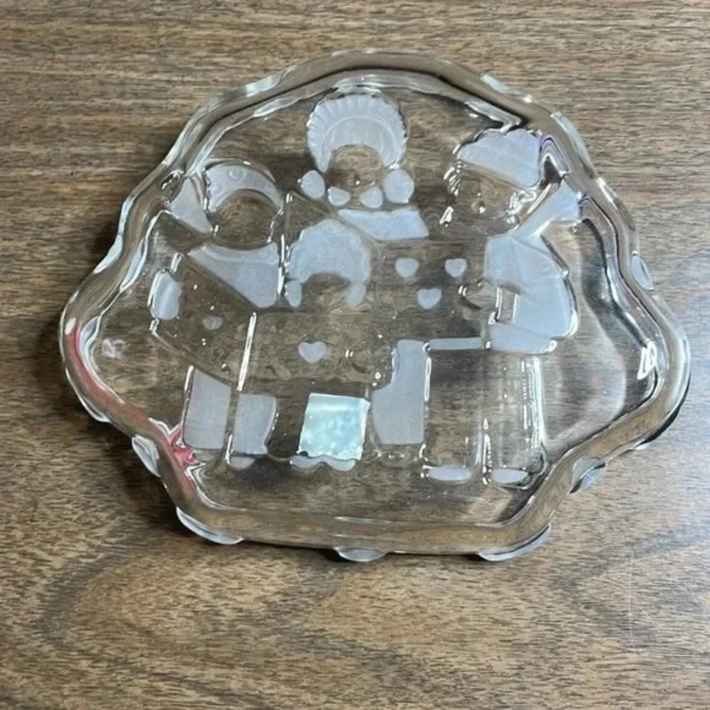 Mikasa Crystal Sweet‎ Dish, Carolers Design, 8.25